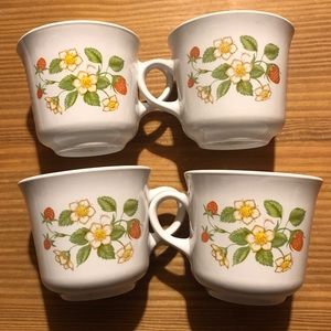 Vintage Corelle Strawberry Fields mugs 🍓☕️🍓